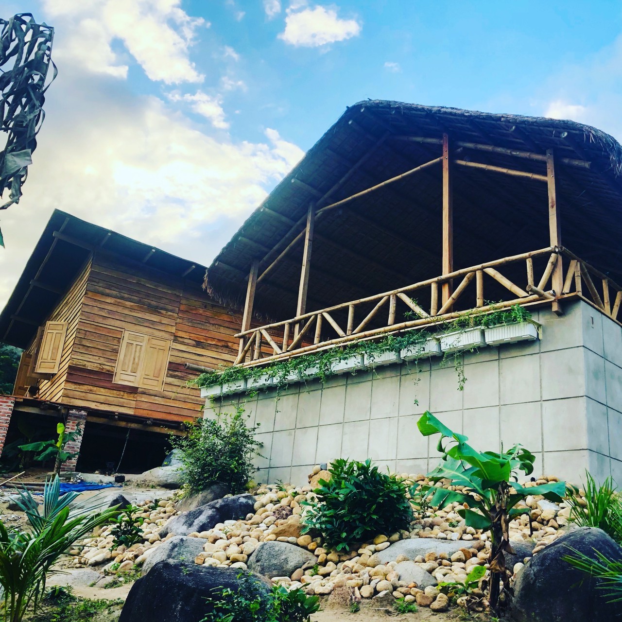 HOT Cần bán 2 căn nhà trên diện tích đất 3ha ở Vạn Khánh, Vạn Ninh