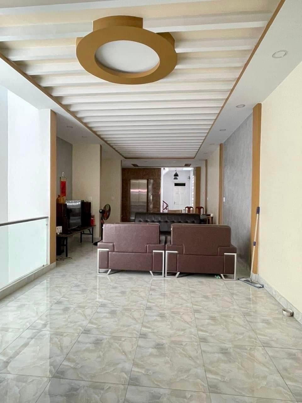 Bán nhà 4 tầng Mặt tiền Lê Hồng Phong