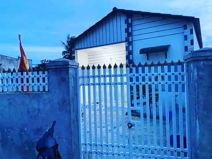 Cần bán nhà mới xây, cách bãi cát biển 50m tại Bình Lập