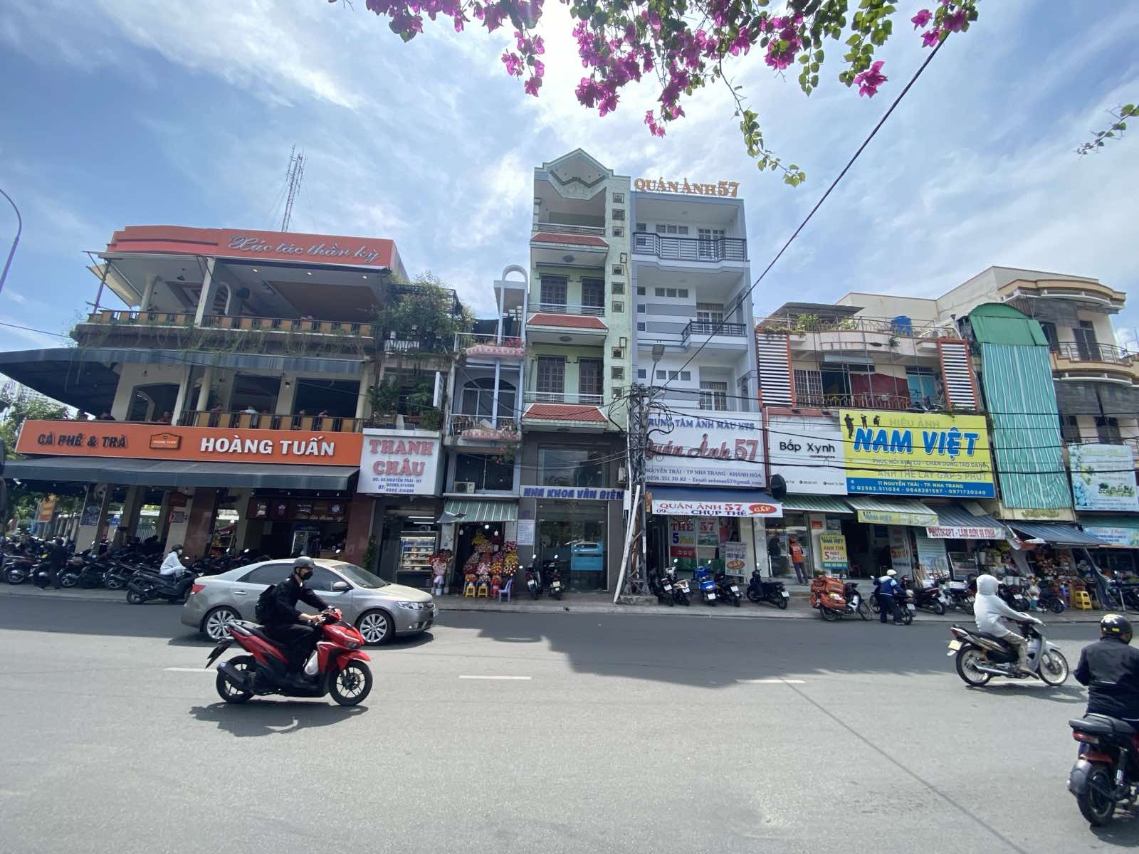 Bán nhà mặt tiền đường Nguyễn Trãi, cạnh nhà Thờ Núi