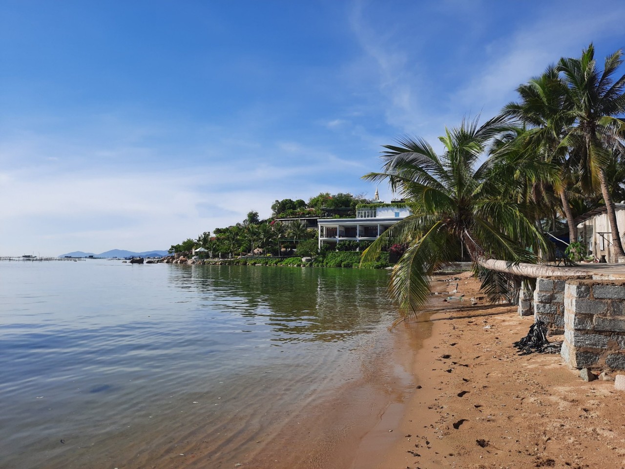 1200m2 đất mặt tiền QL1A ngang mặt biển hơn 15m cách Nha Trang 10km