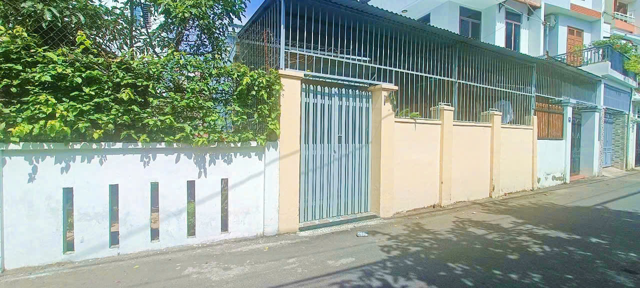 [ Mặt tiền Nguyễn Khánh Toàn _ ngang hơn 15m ] *** Cách biển : 300m ***