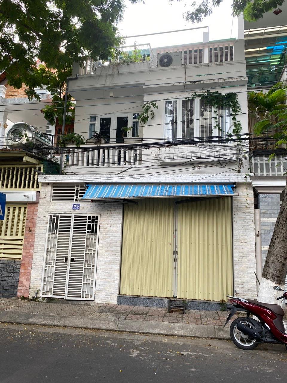 Bán Nhà 3 tầng đường Phó Đức Chính, gần Biển