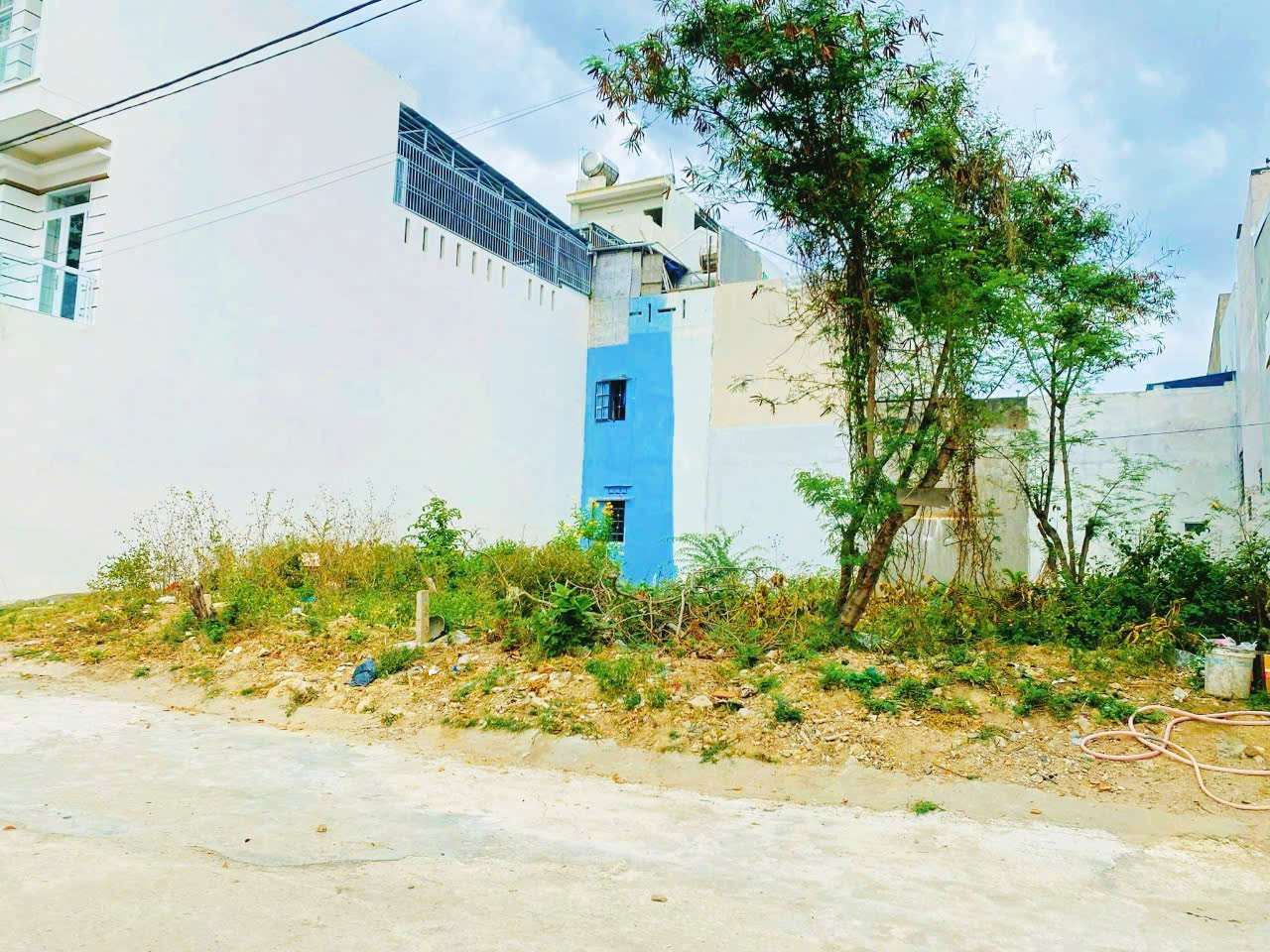 [ Mặt tiền Vũ Hữu _ hơn 67m² ] ** cách biển 500m **