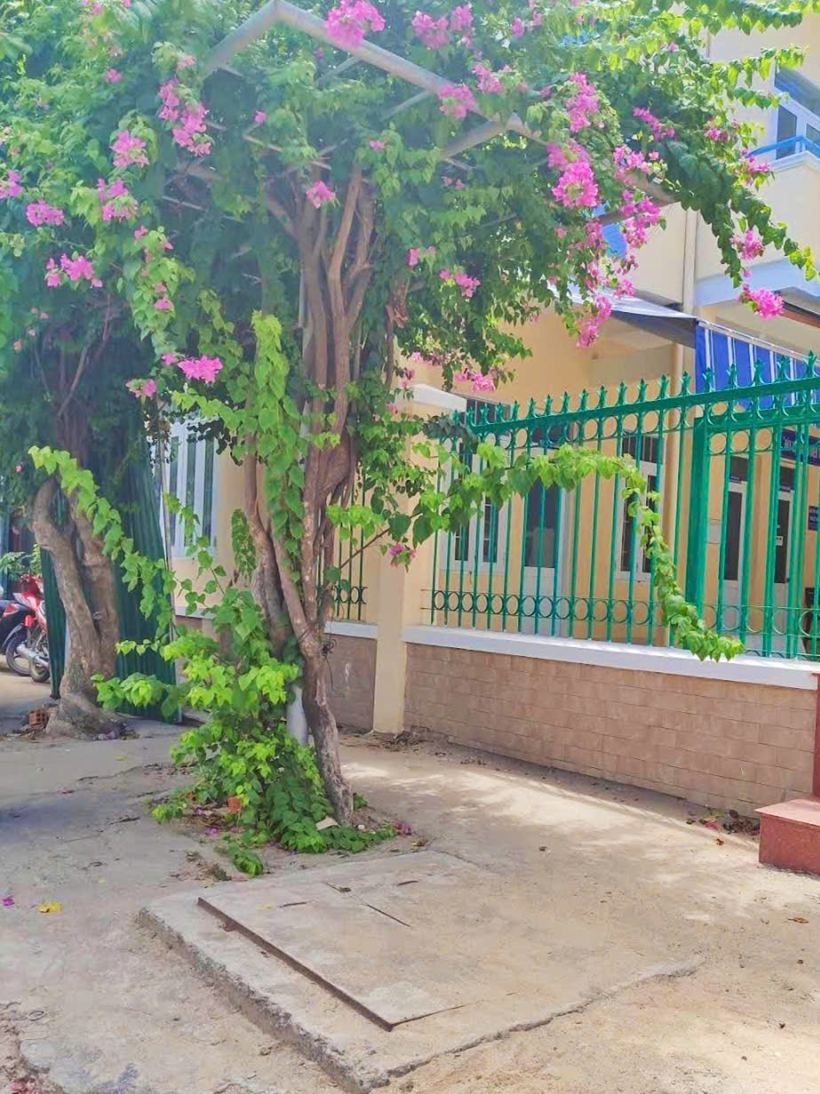 [ Nhà góc 2 mặt tiền - hiện có dòng tiền cho thuê ], gần Phường Vĩnh Hoà ✓✓✓