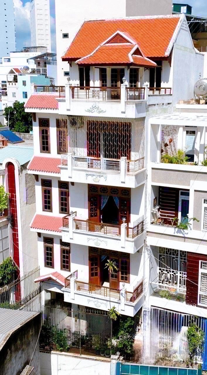 Bán nhà hẻm Lê Thánh Tôn, sau Vincom gần Biển