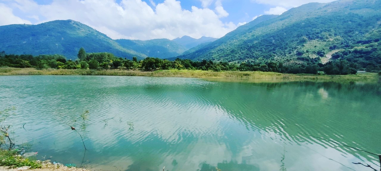 Mặt hồ Am Chúa dài 143m xã Diên Điền, Diên Khánh view siêu đẹp