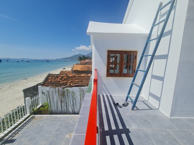Mini biệt thự Dốc Lết - trực diện biển có bãi cát trắng trải dài