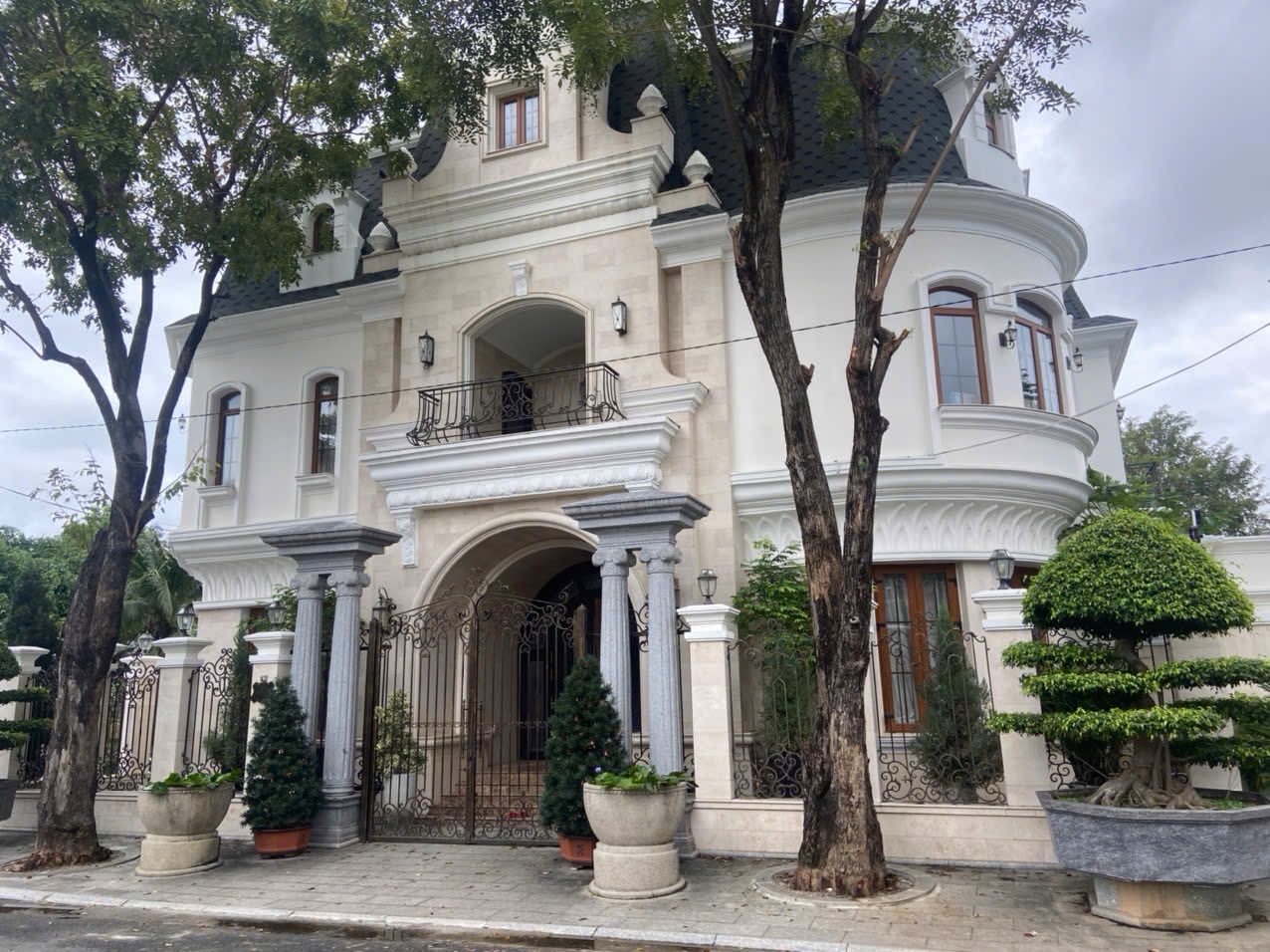 Bán căn biệt thự Vip 2 mặt tiền KĐT Vĩnh Điềm Trung, Nha Trang