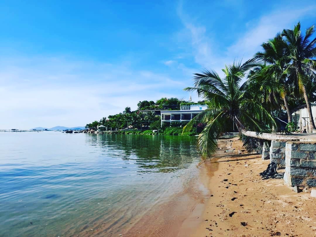 Mặt biển Đầm Nha Phu Ninh Ích  -- dài hơn 20m