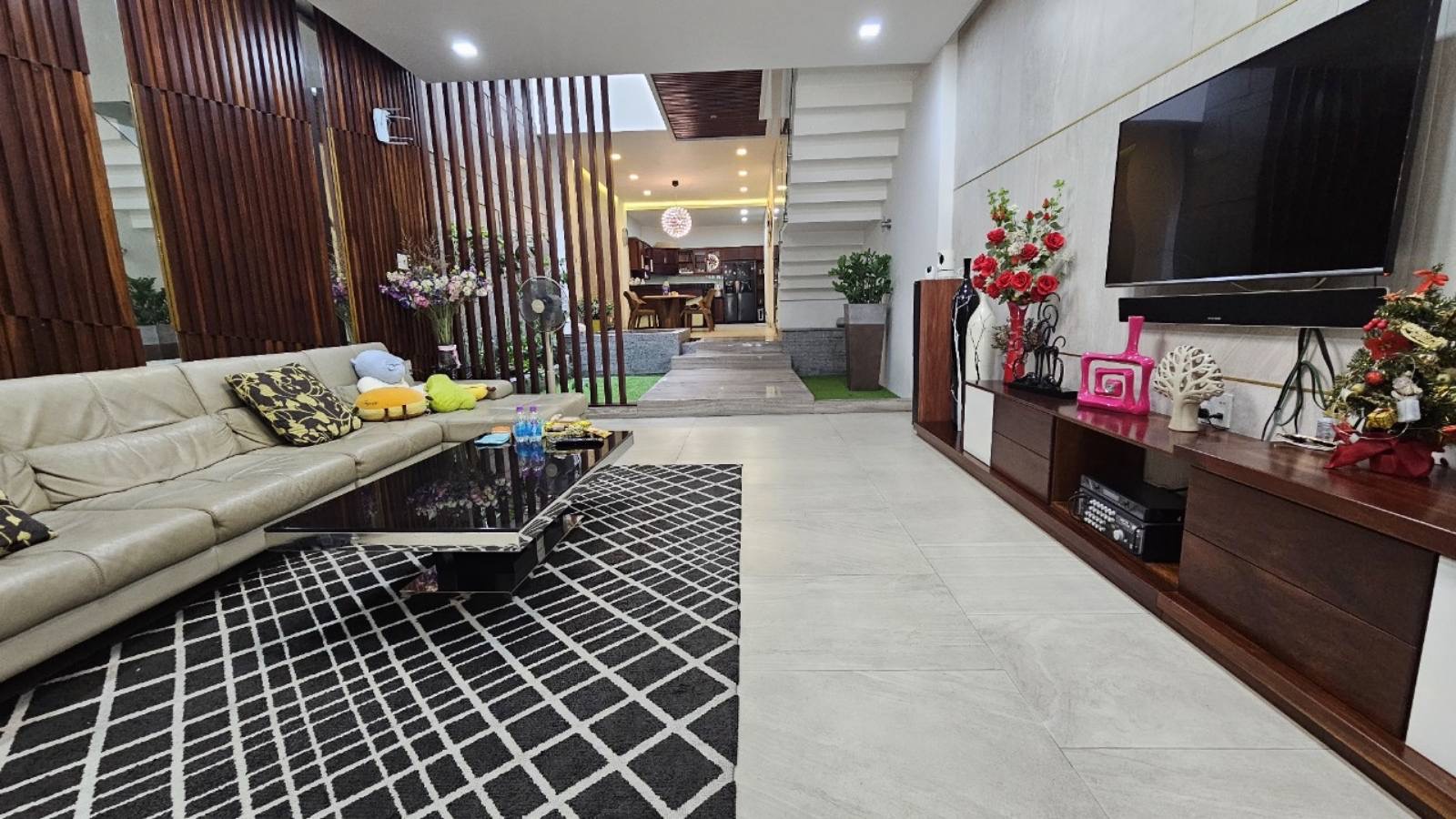 Nhà mặt đường Mạc Đĩnh Chi, gần ngã 4 Lê Đại Hành