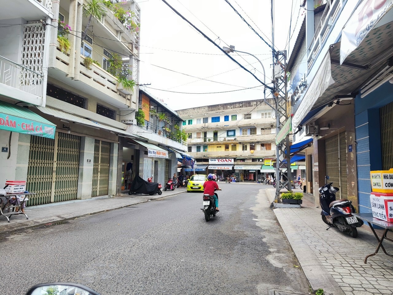 Bán nhà đường Tăng Bạt Hổ, cạnh Chợ Đầm