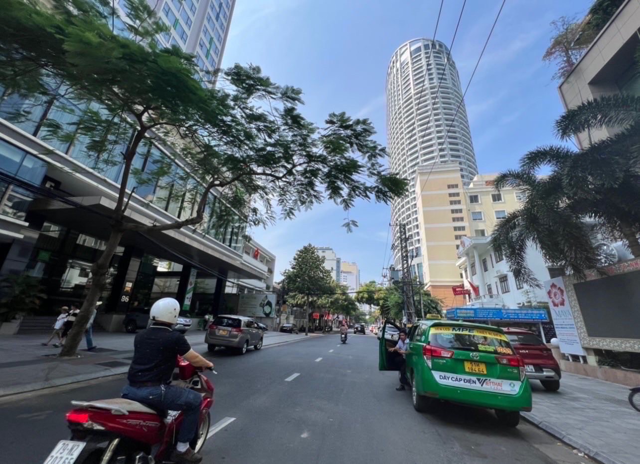 Bán nhà mặt tiền đường Hùng Vương