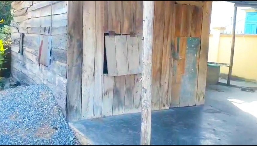 Nhà gỗ cấp 4 thôn Bình Lập - Lô 2 mặt tiền cách biển 80m