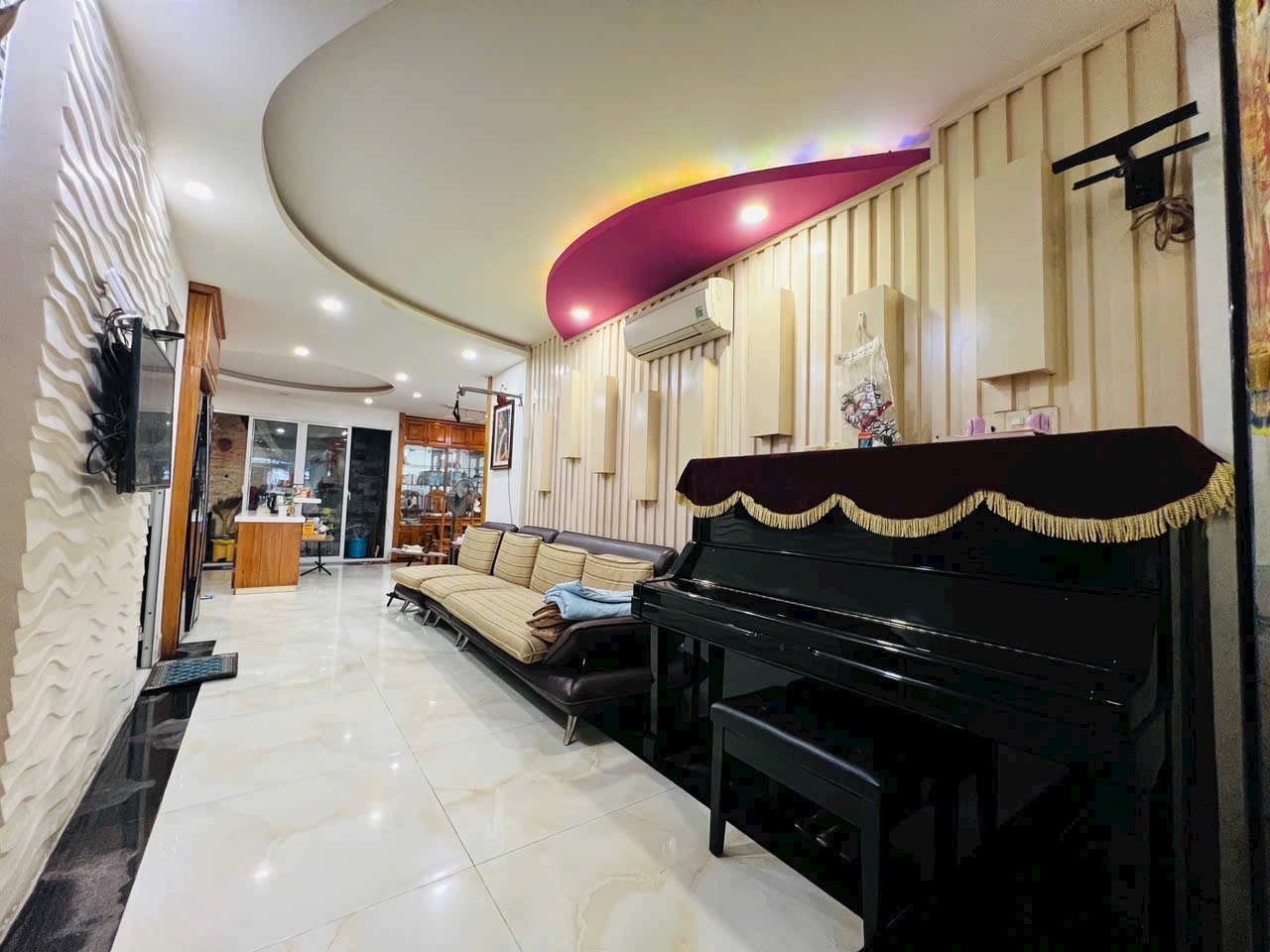 Nhà 4 tầng mặt tiền Phương Sài 7.5 tỷ