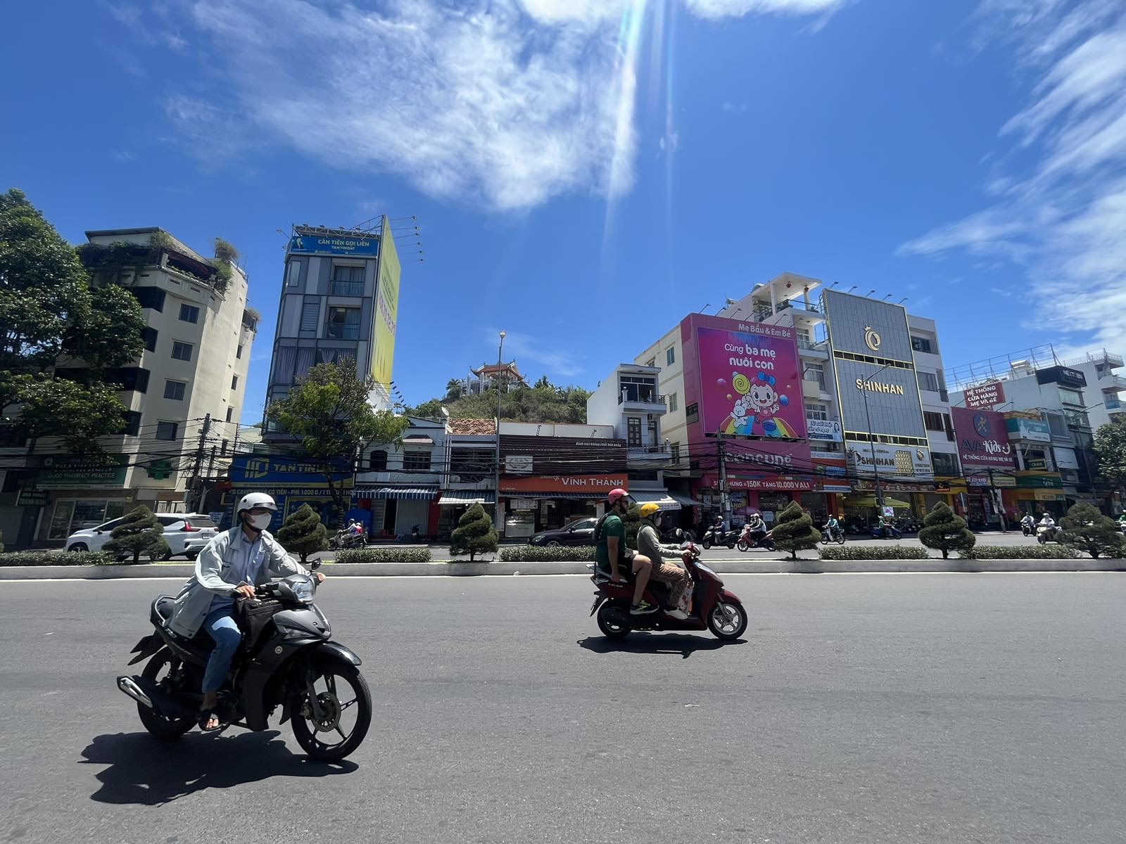 Bán Nhà đường Thống Nhất rộng 30m